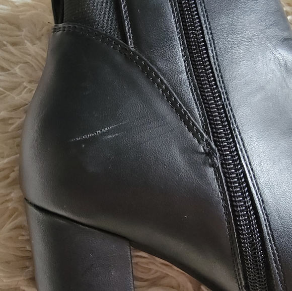 Le Chateau ankle booties - Picture 6 of 8